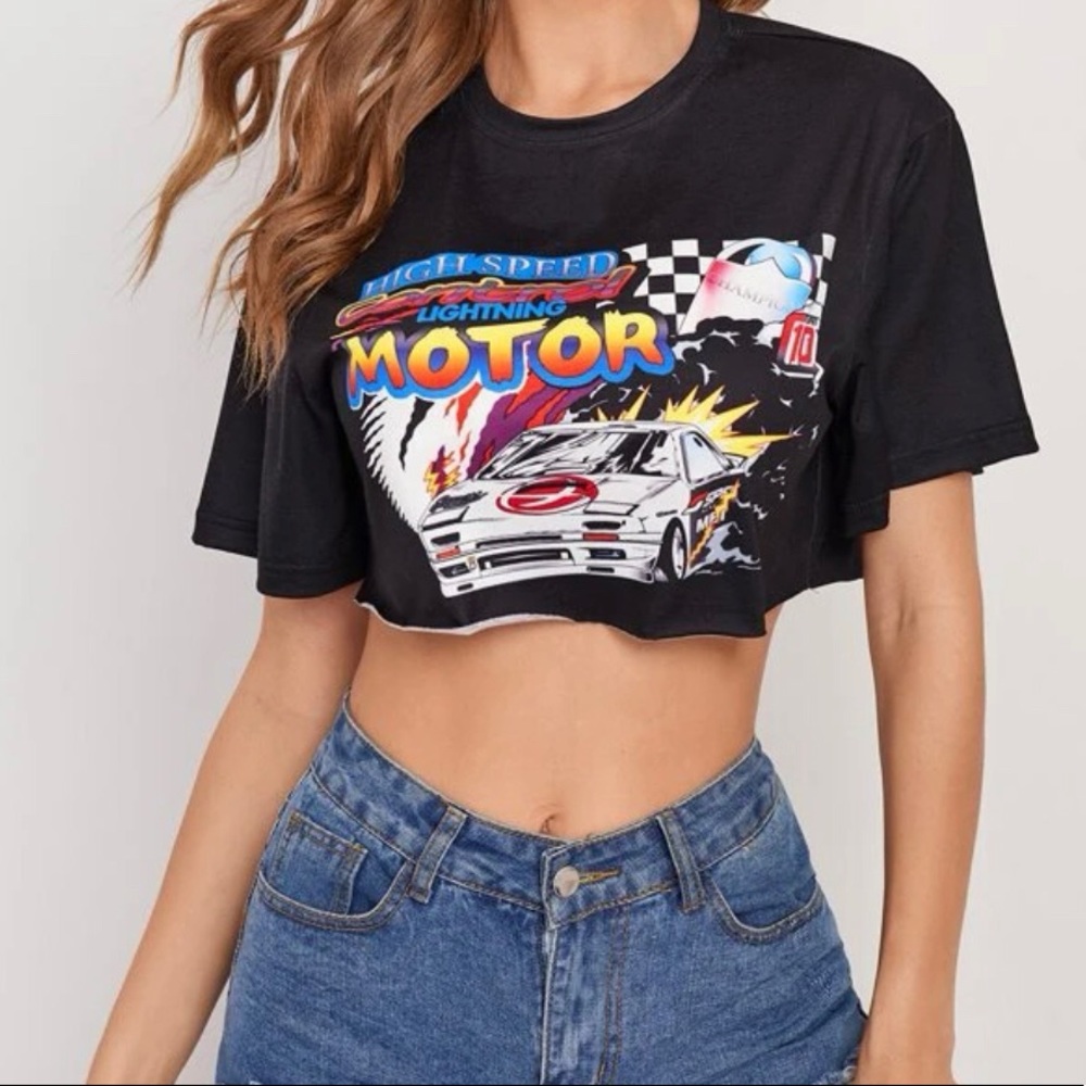 Black cropped graphic tee